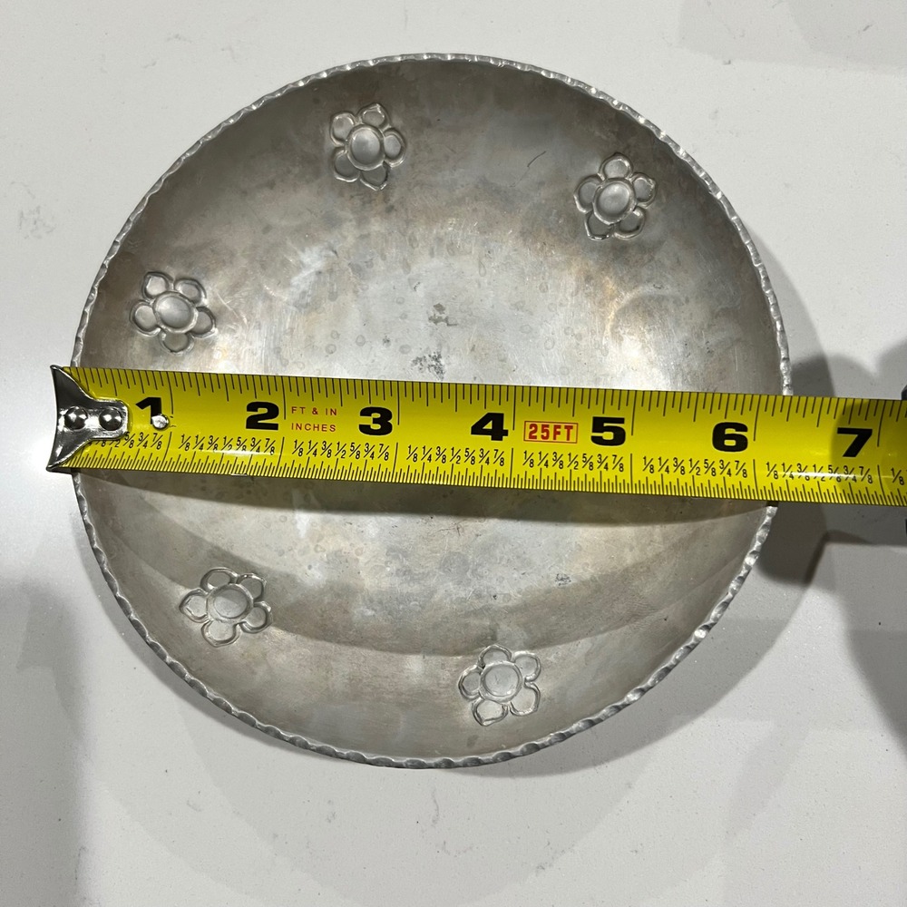 VTG Buenilum Hand Wrought Aluminum Floral Daisy Trinket Dish Round Bowl 6-3/8"